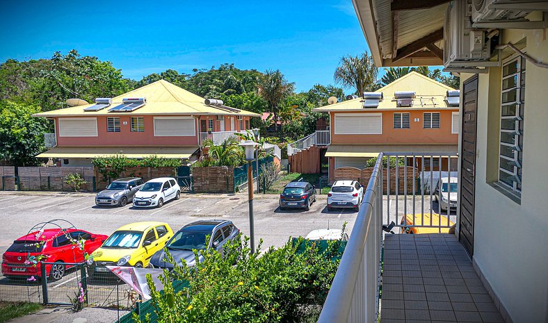 Appartement Cayenne Chic Design Élégant en Bois Tropical