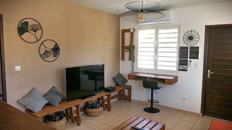 Appartement Cayenne Chic Design Élégant en Bois Tropical