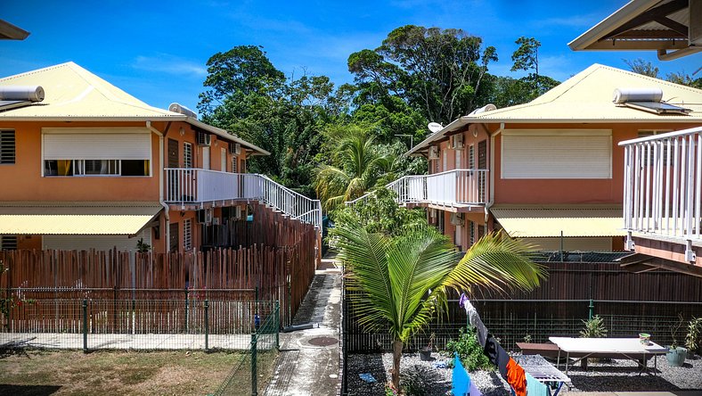 Appartement Cayenne Chic Design Élégant en Bois Tropical