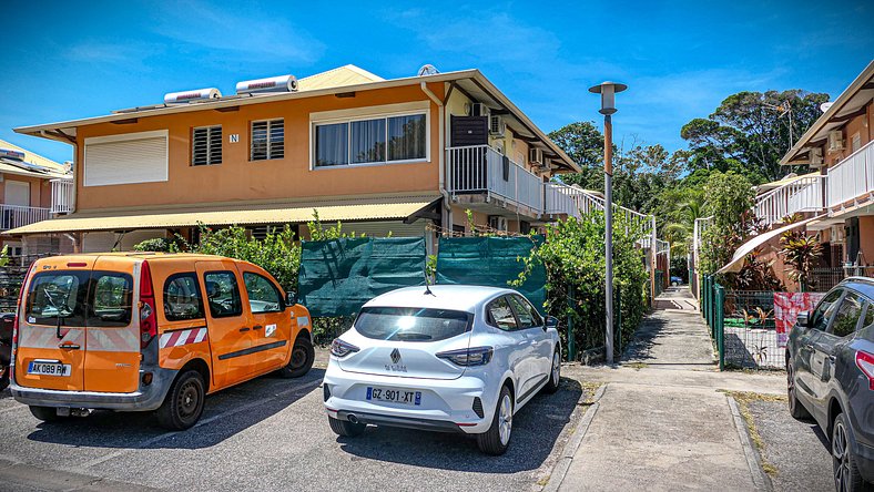 Appartement Cayenne Chic Design Élégant en Bois Tropical