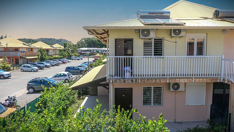 Appartement Cayenne Chic Design Élégant en Bois Tropical