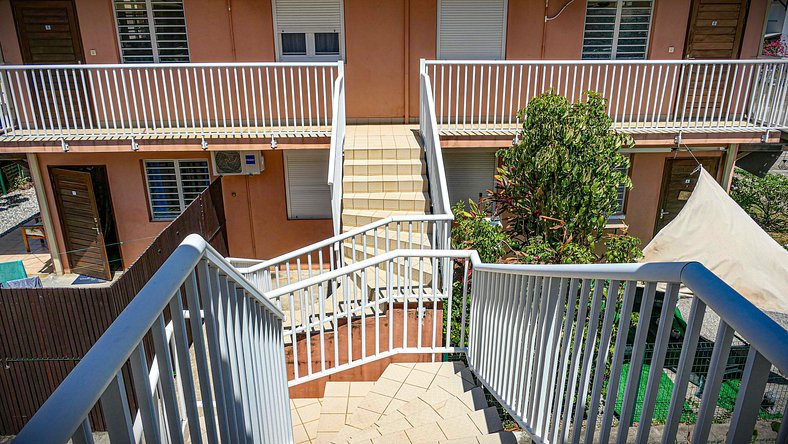 Appartement Cayenne Chic Design Élégant en Bois Tropical